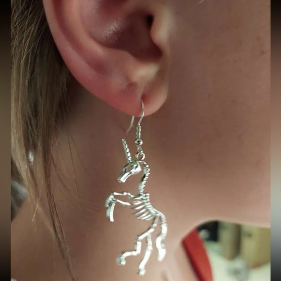 🦄 Awesome Unicorn skeleton drop earrings 💀 - Picture 9 of 12